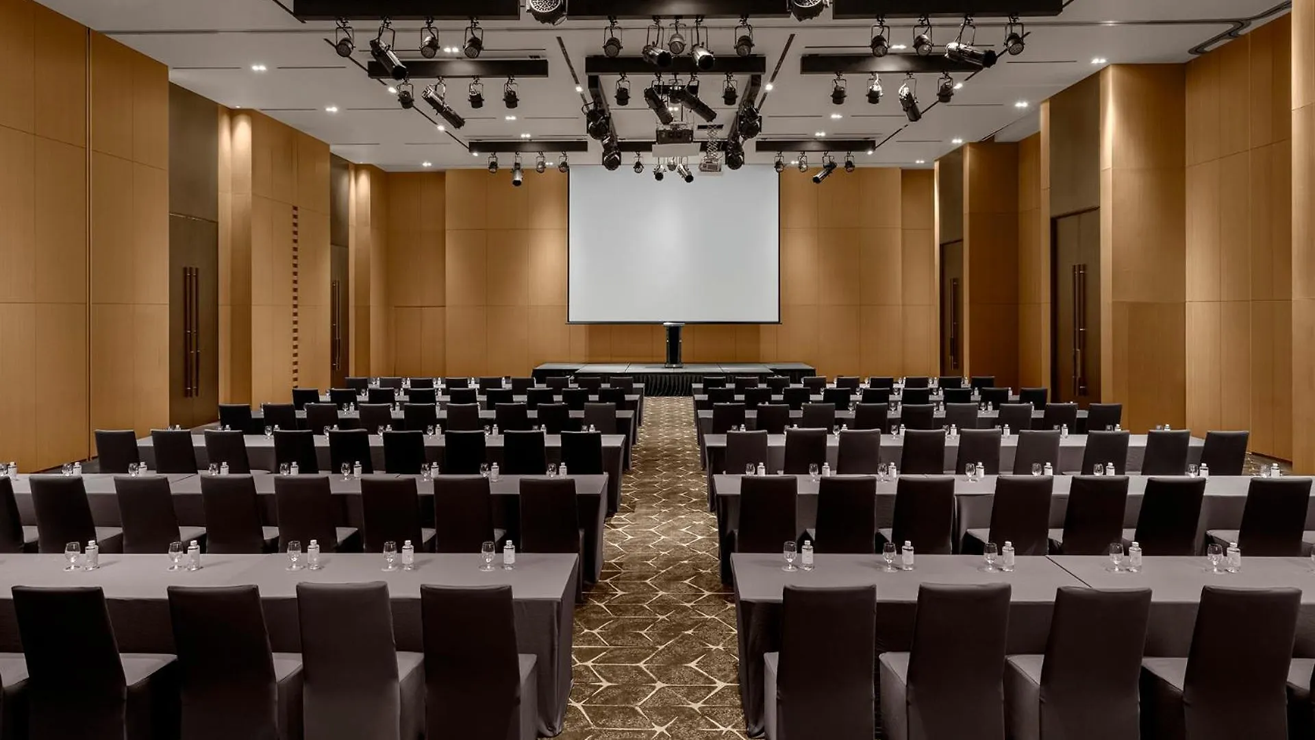 Shilla Monogram Quangnam Danang Hotel Tra Khe 5*,